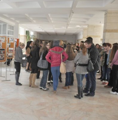 Statul taxează universităţile pentru fiecare student străin